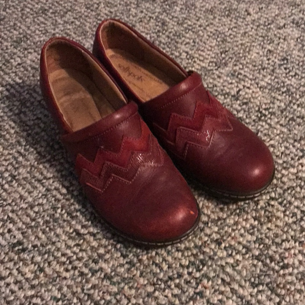 Softspot red leather clog